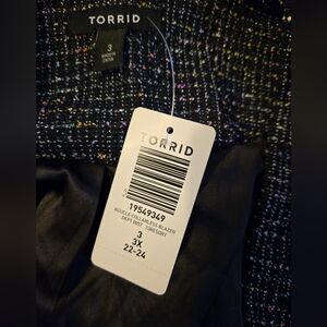 TORRID COLLARLESS BLAZER
